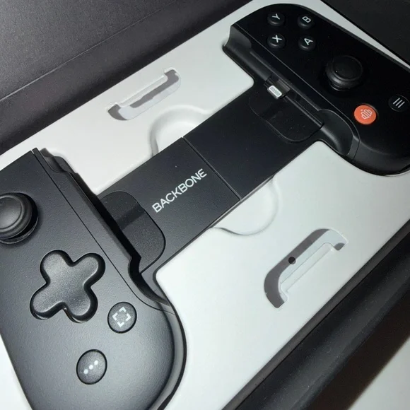 Backbone One - Lightning (2nd gen) - Picture 6 of 8